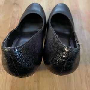 Calvin Klein Women’s Shiny Rounded Toes